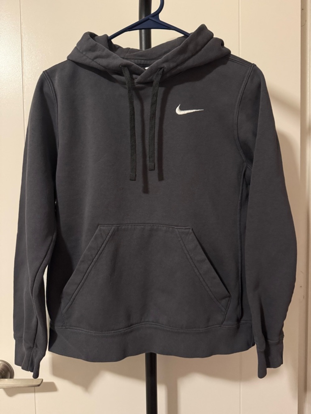 Nike Women’s Charcoal Gray Pullover Hoodie with White Swoosh